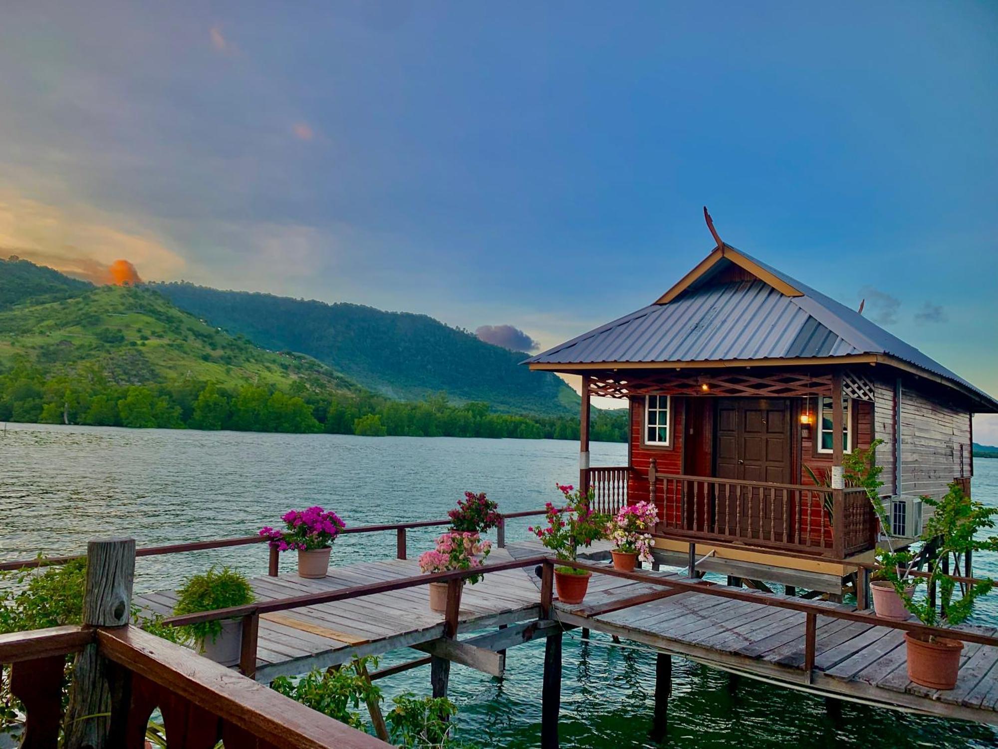 Parapat Water Village Resort Semporna Extérieur photo