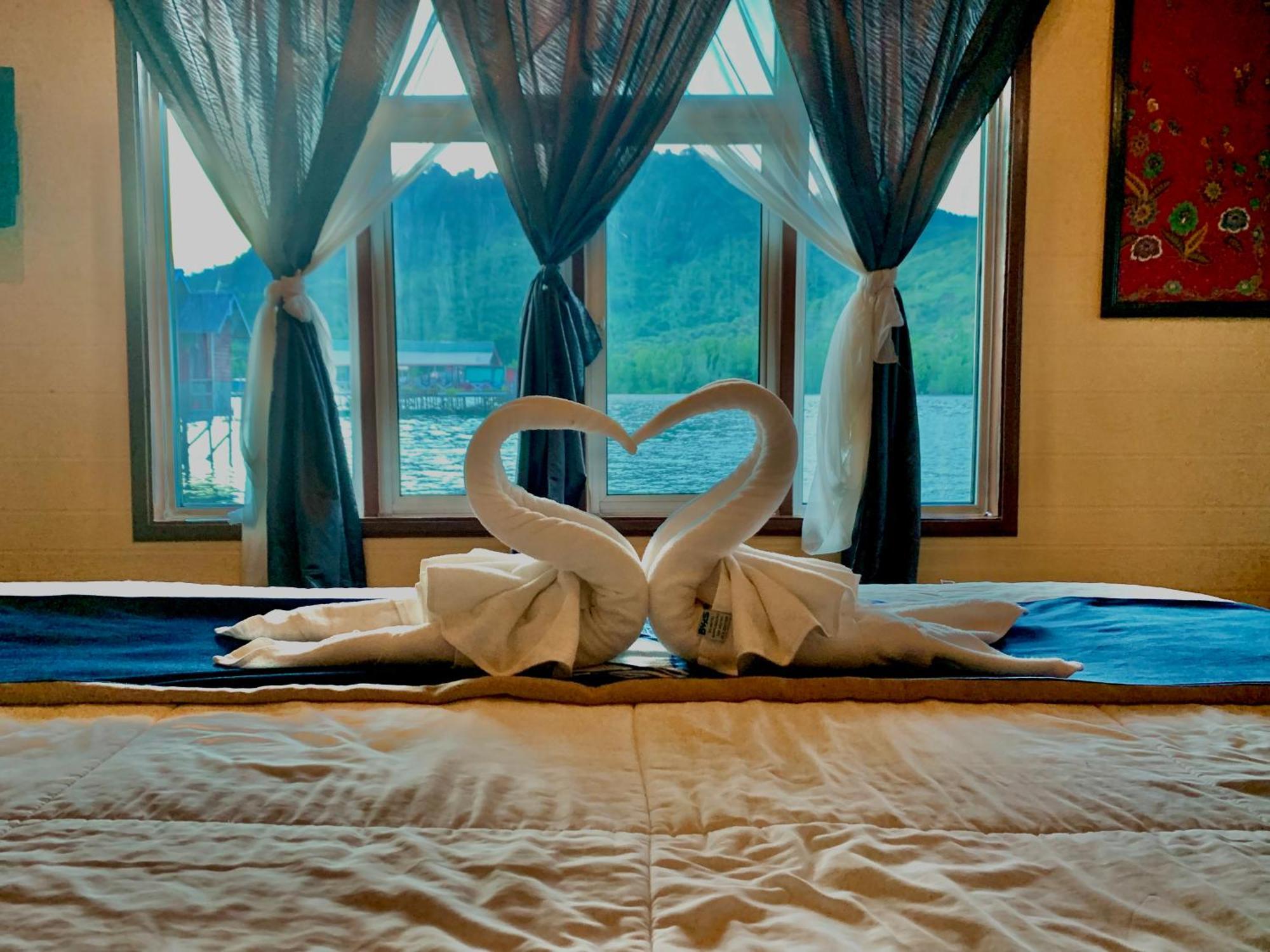 Parapat Water Village Resort Semporna Extérieur photo