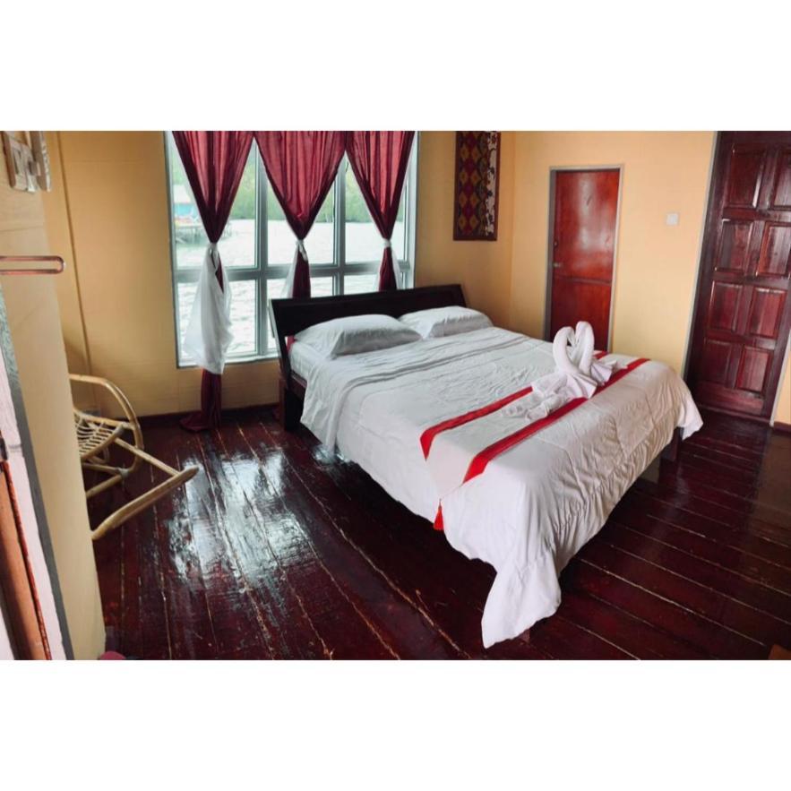Parapat Water Village Resort Semporna Extérieur photo