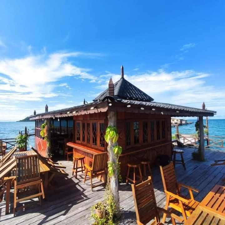 Parapat Water Village Resort Semporna Extérieur photo